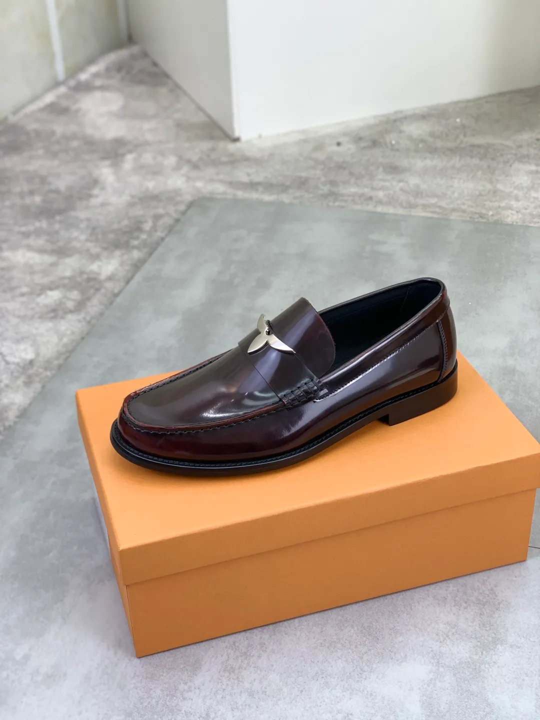 Men's men's shoes 💰P542 New style 💶[LOUIS VUITTON] Water-dyed Niuli Original order New style 🍀LV Louis Vuitton *——Top version of LV classic leather shoes! Made of imported original calfskin, original leather side strips and wear-resistant high-end rubber outsole! High quality products! Color: 3️⃣optional Size: 38-44 (45 customized)